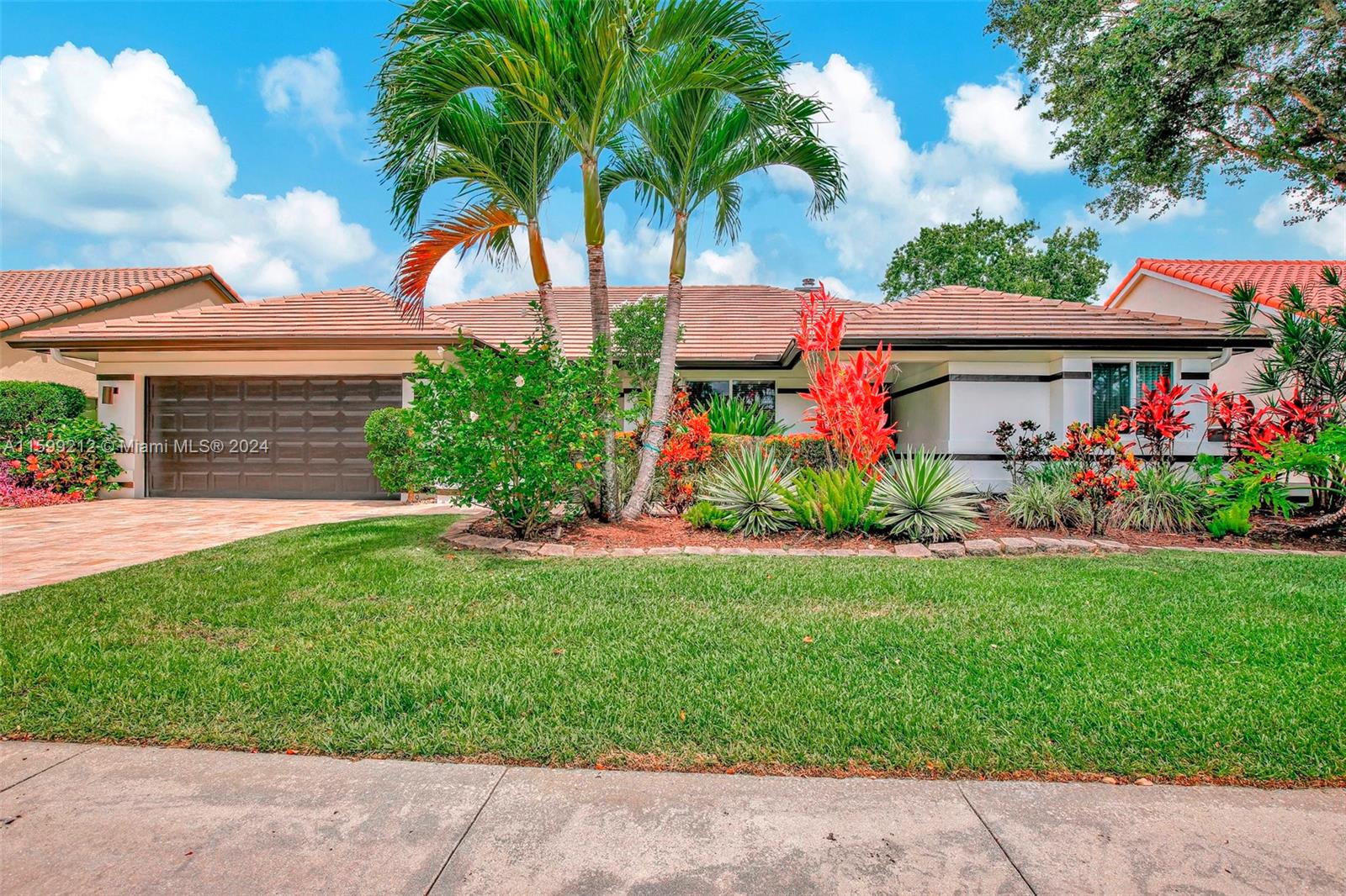 2881 Hidden Hollow Ln