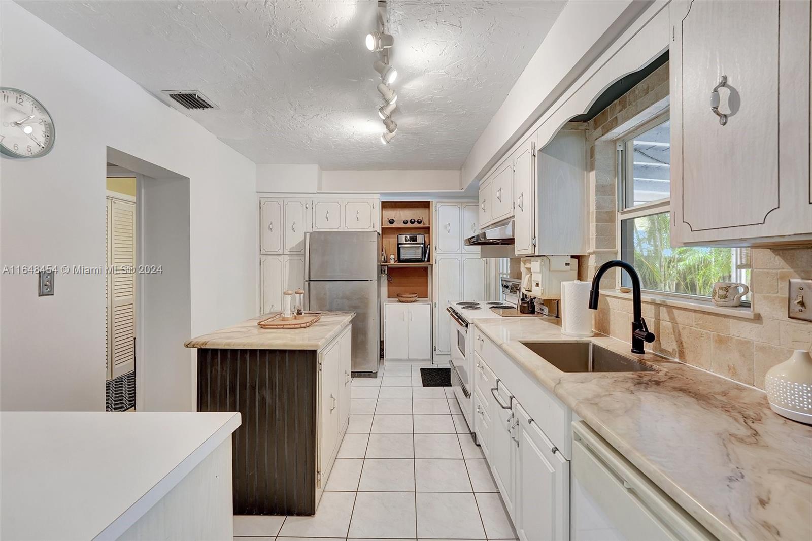 1114 NE 17th Way