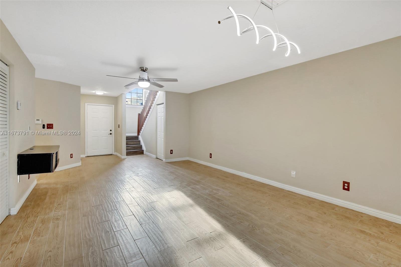 9187 Vineyard Lake Dr