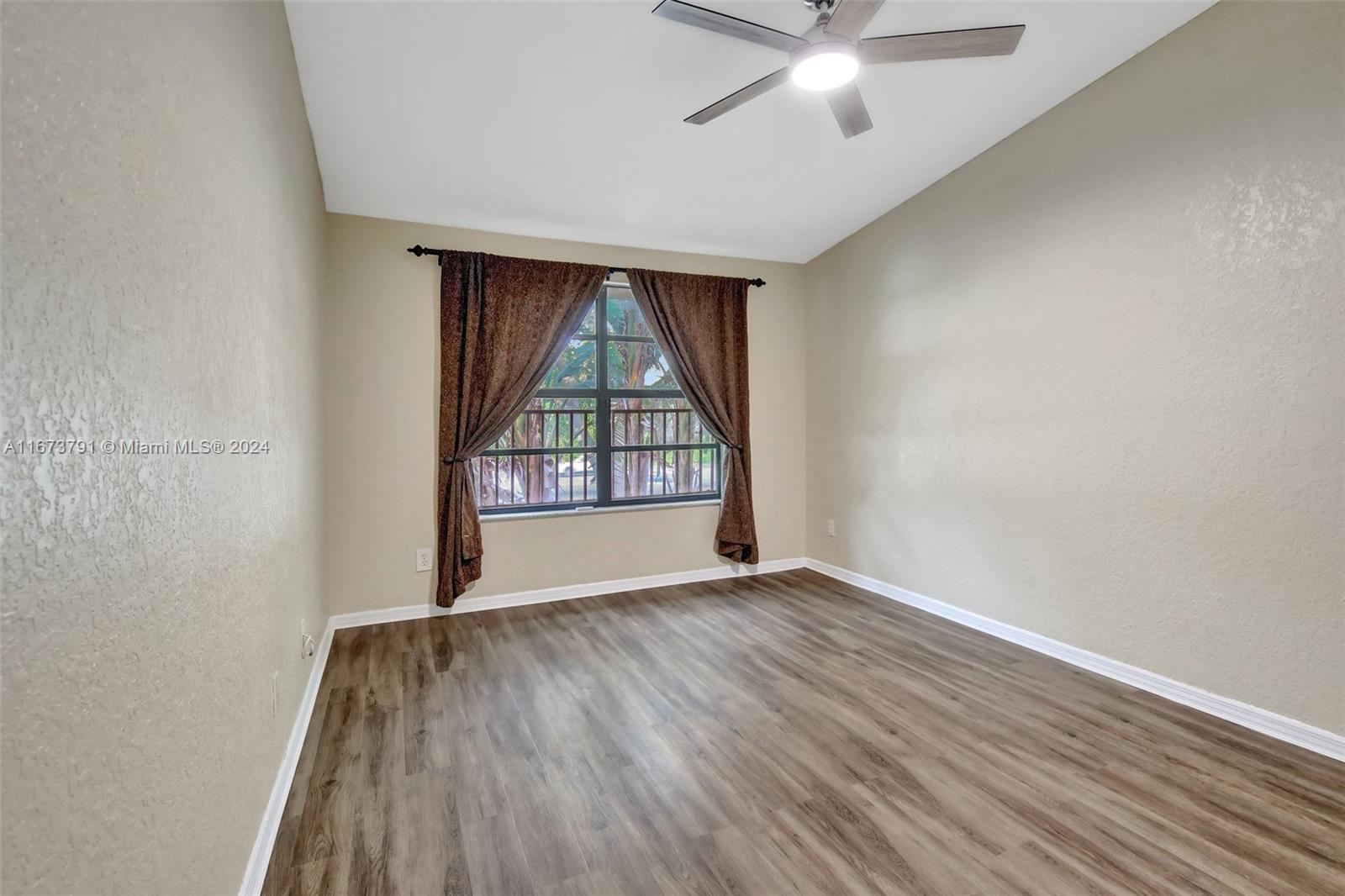 9187 Vineyard Lake Dr