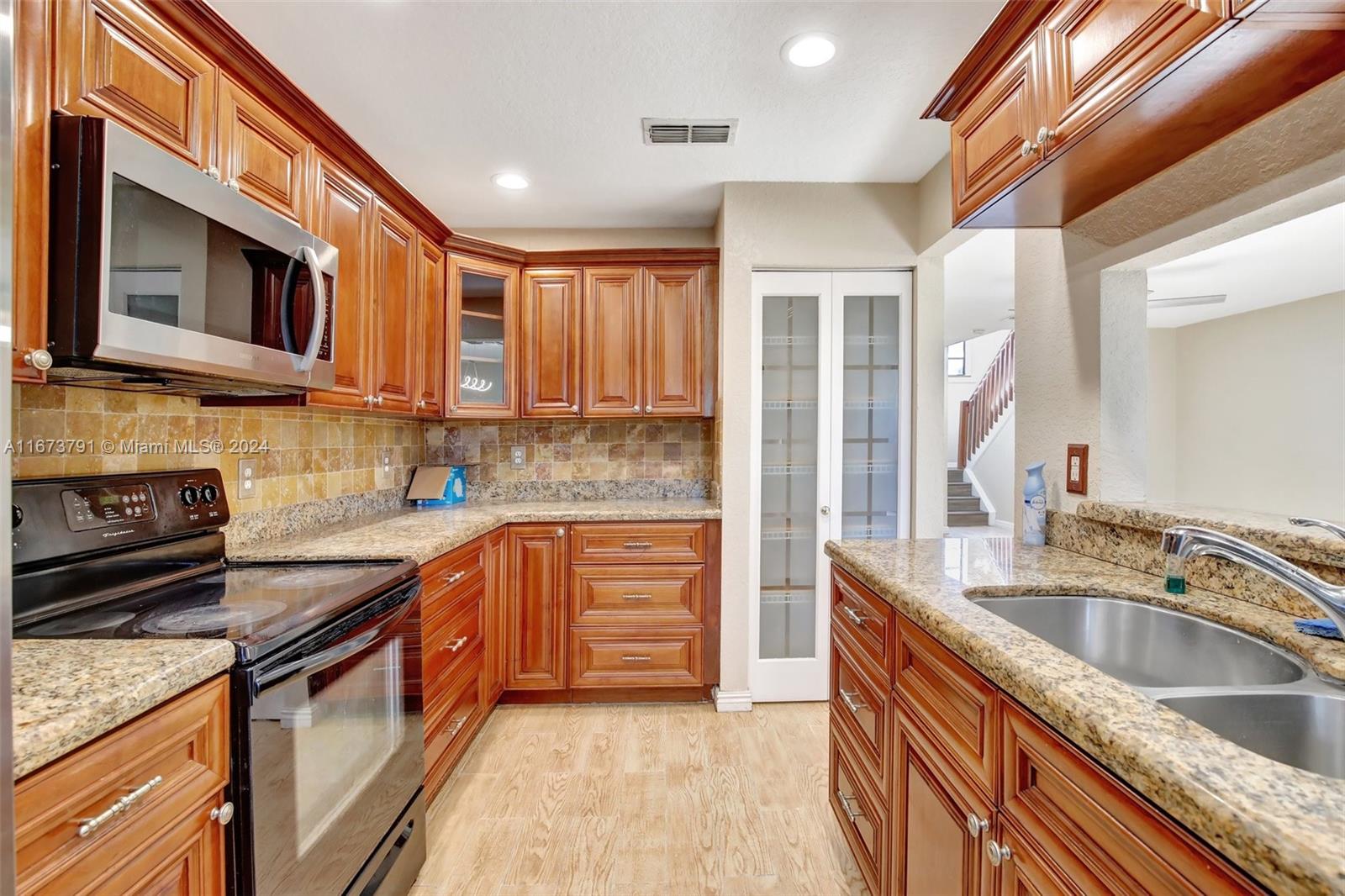 9187 Vineyard Lake Dr