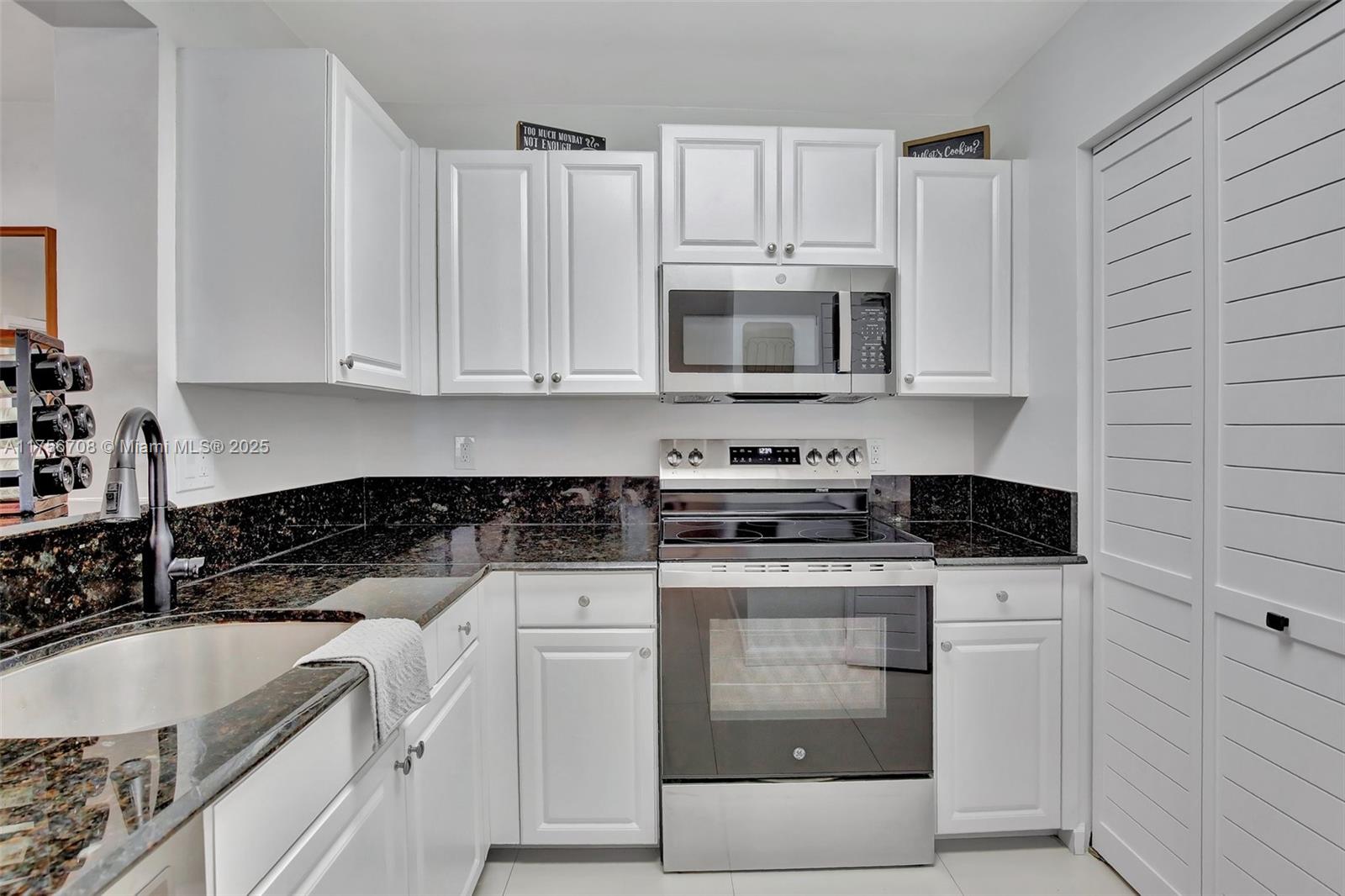 2711 Ocean Club Blvd # 107