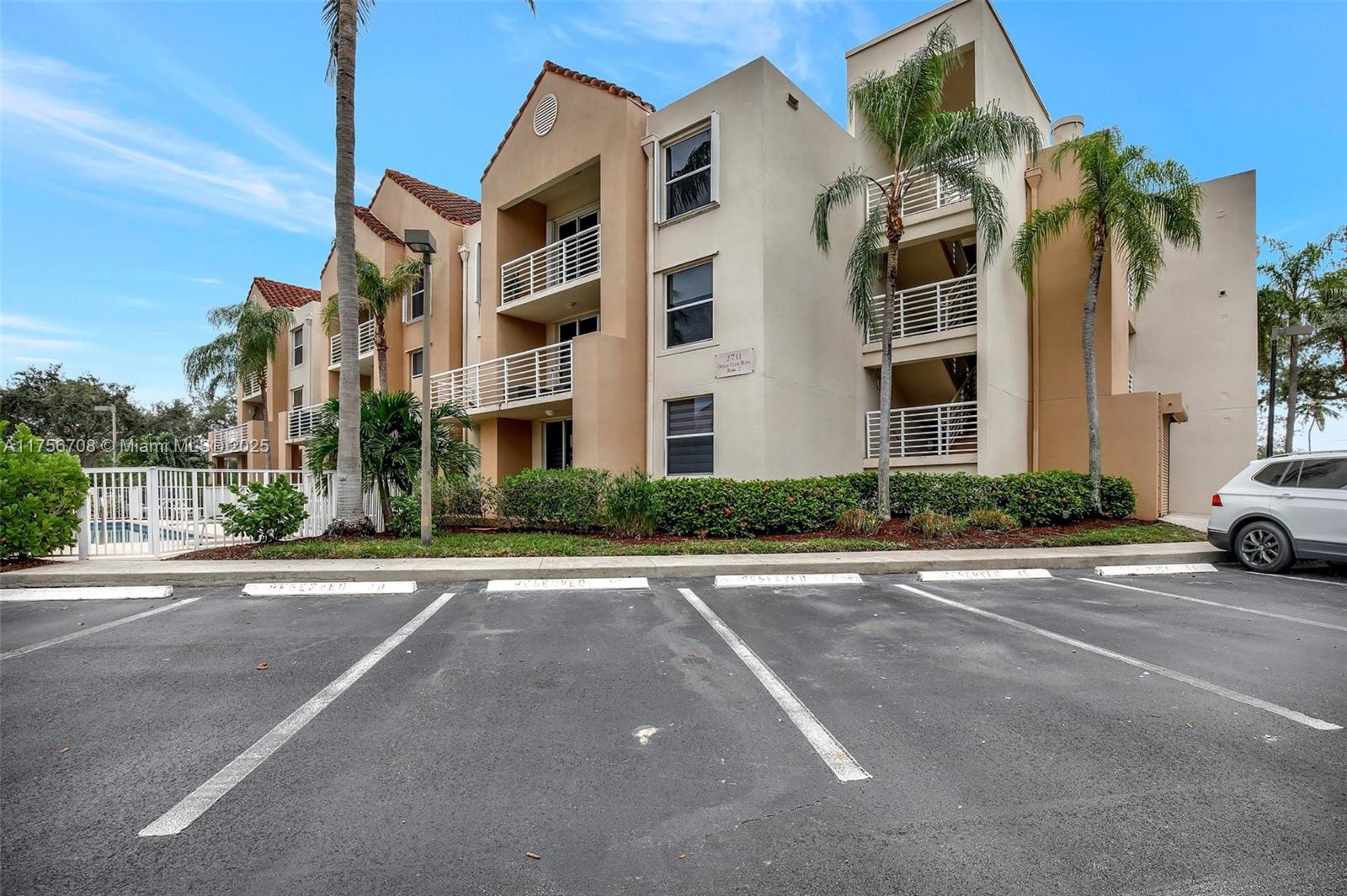 2711 Ocean Club Blvd # 107