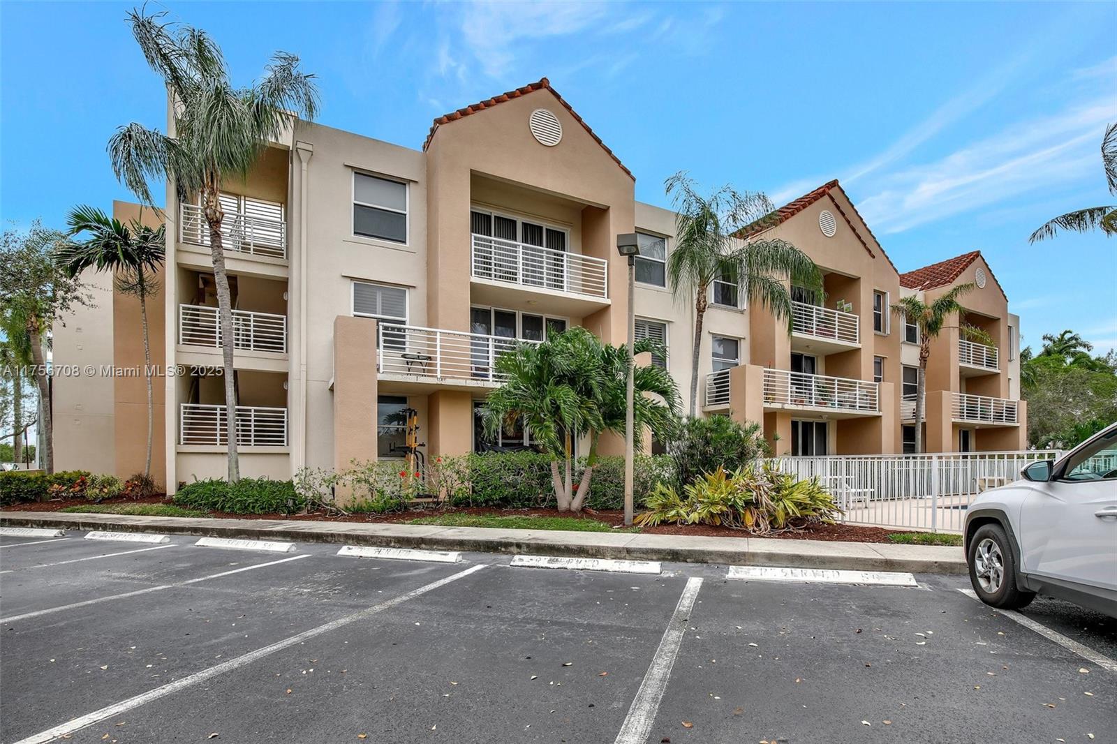 2711 Ocean Club Blvd # 107