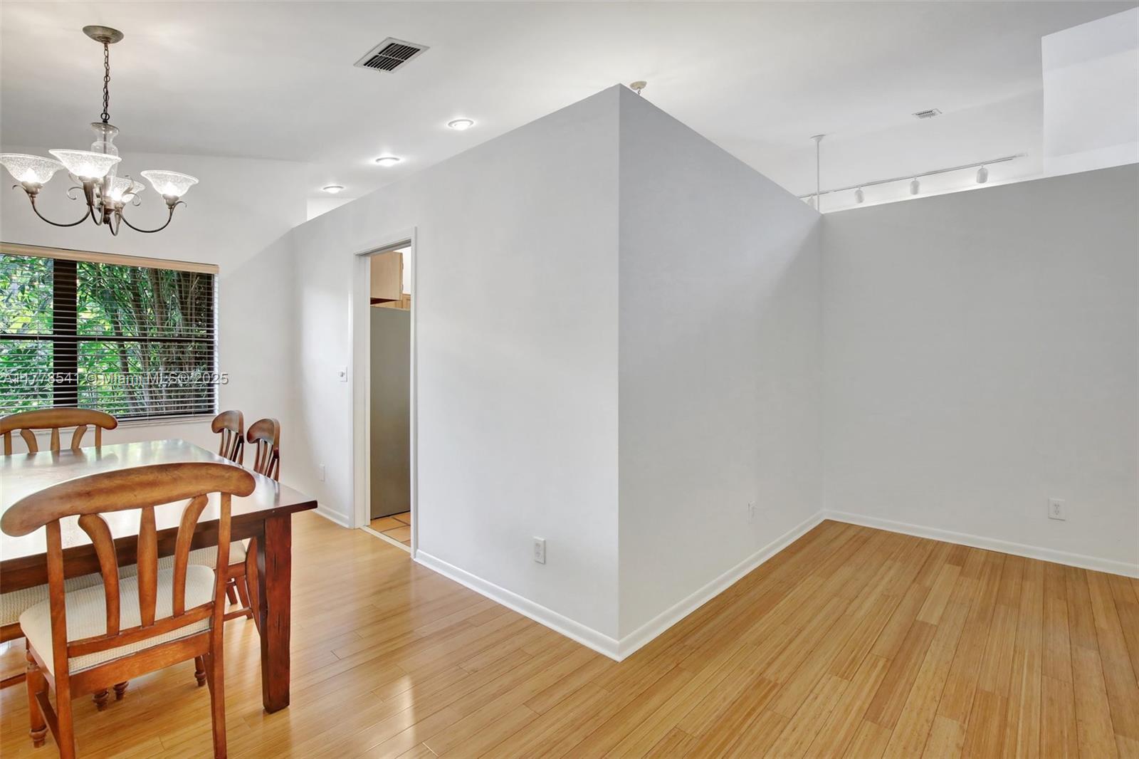 3272 Beechberry Cir