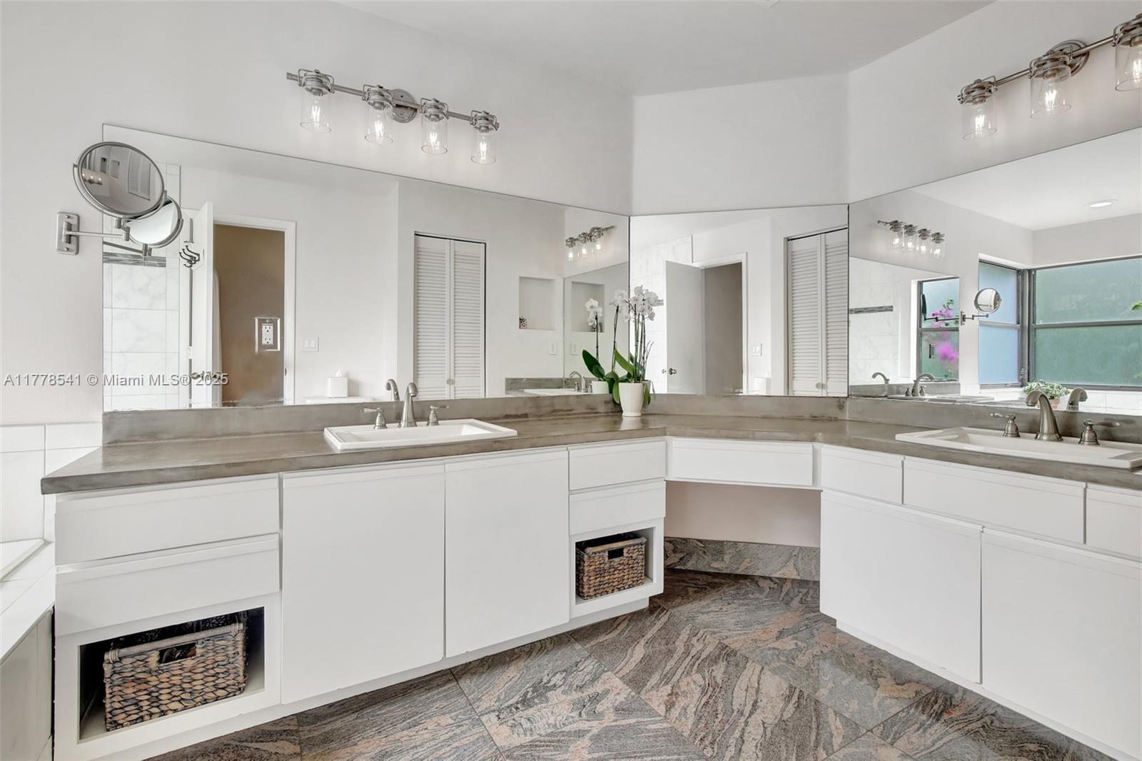 3272 Beechberry Cir