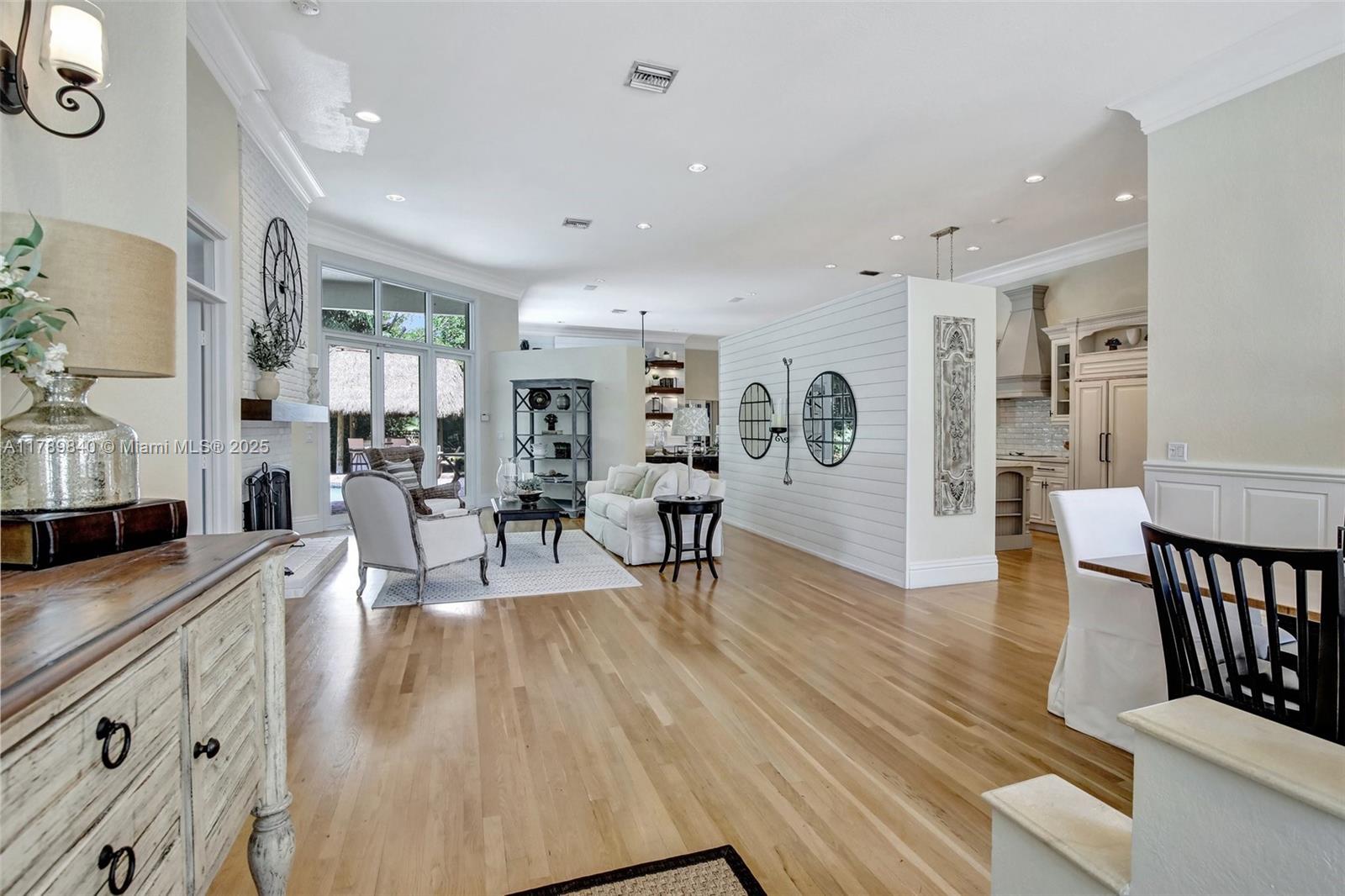 3082 Lakewood Cir