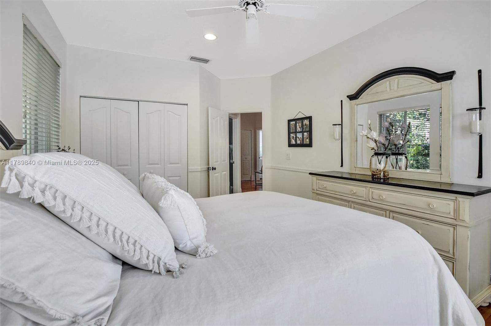 3082 Lakewood Cir