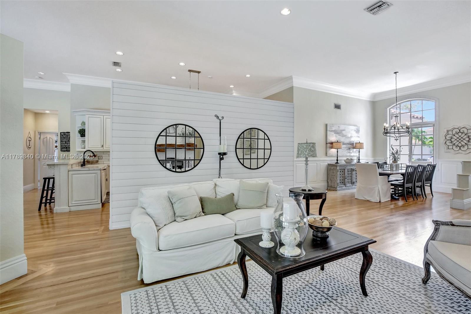 3082 Lakewood Cir