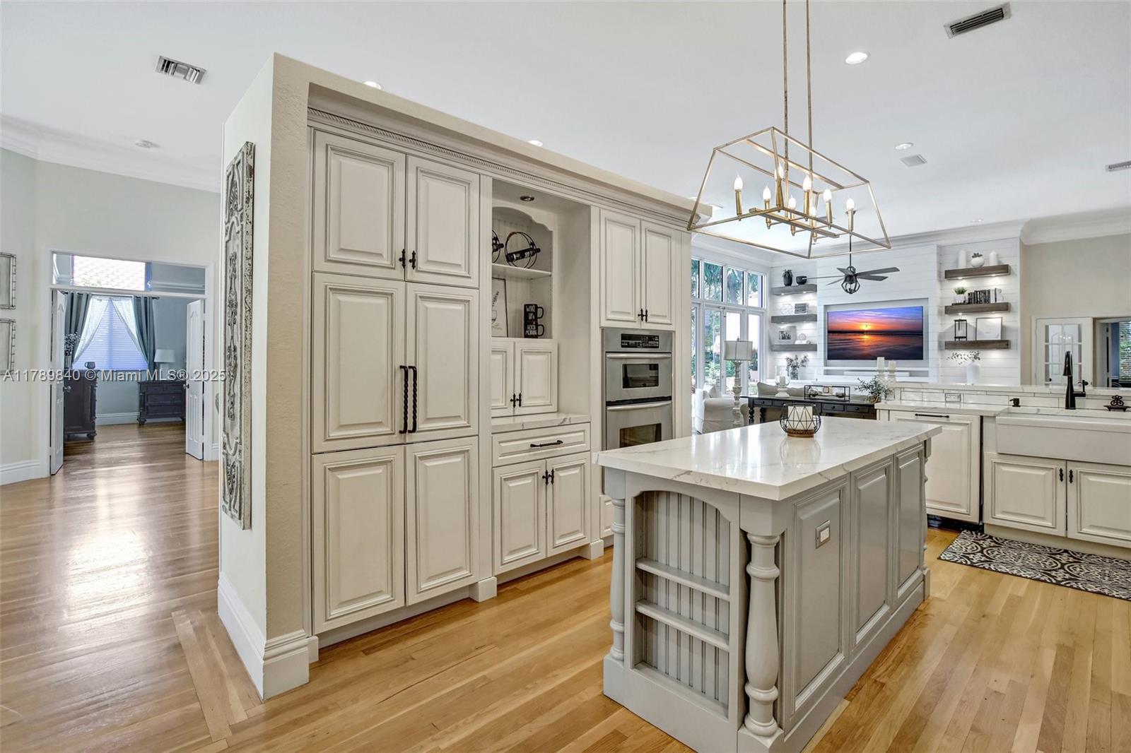 3082 Lakewood Cir