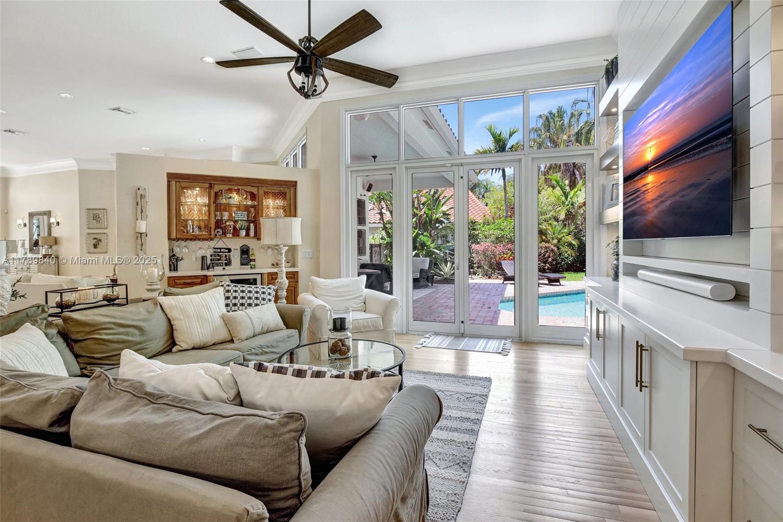 3082 Lakewood Cir