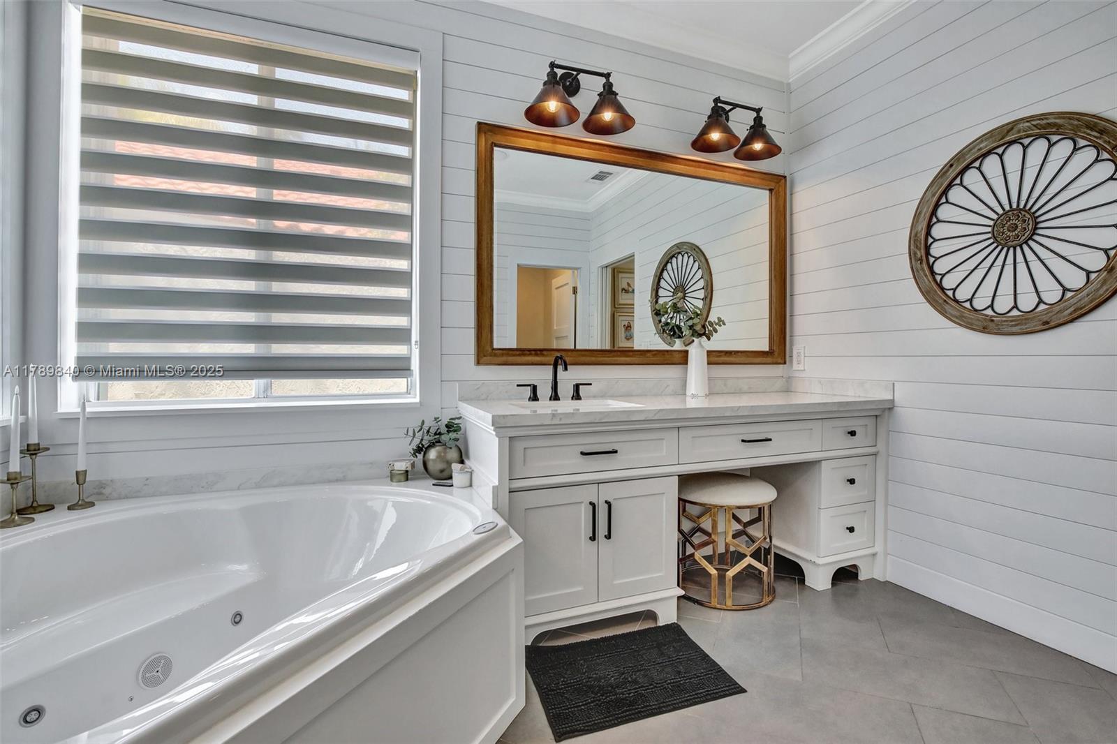 3082 Lakewood Cir