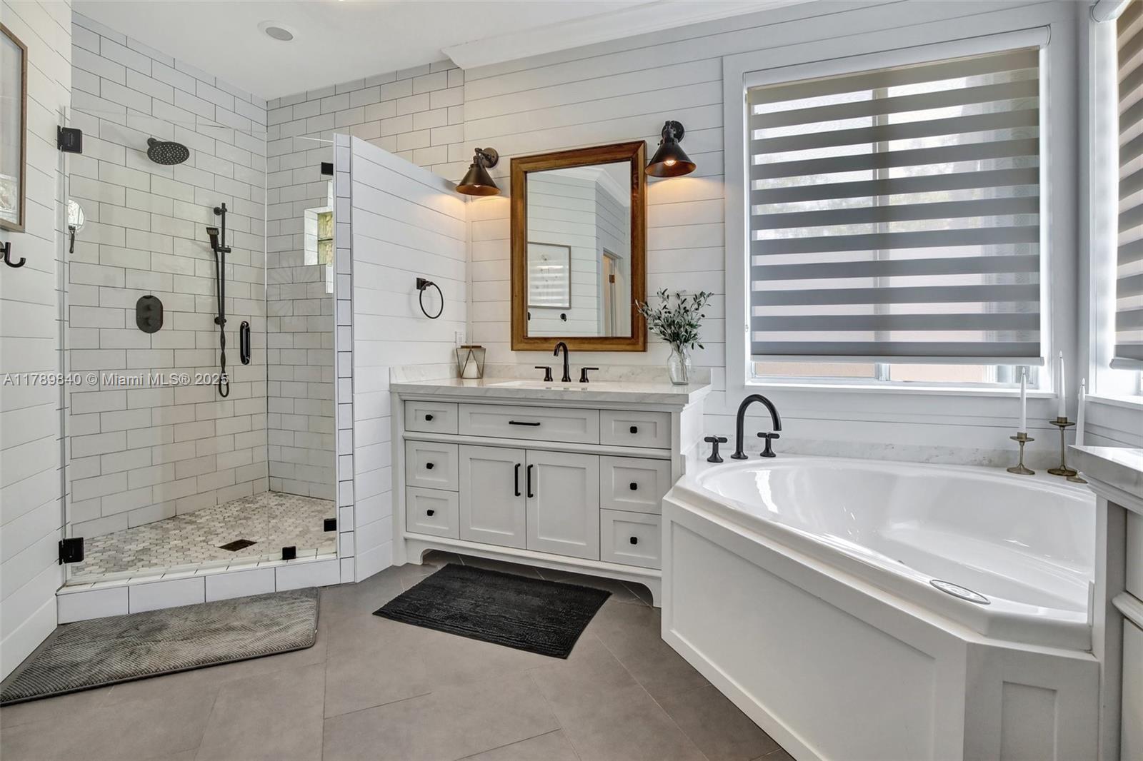 3082 Lakewood Cir