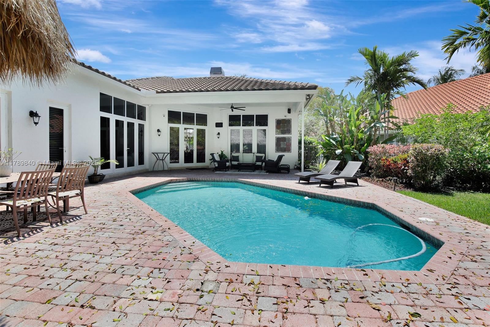 3082 Lakewood Cir