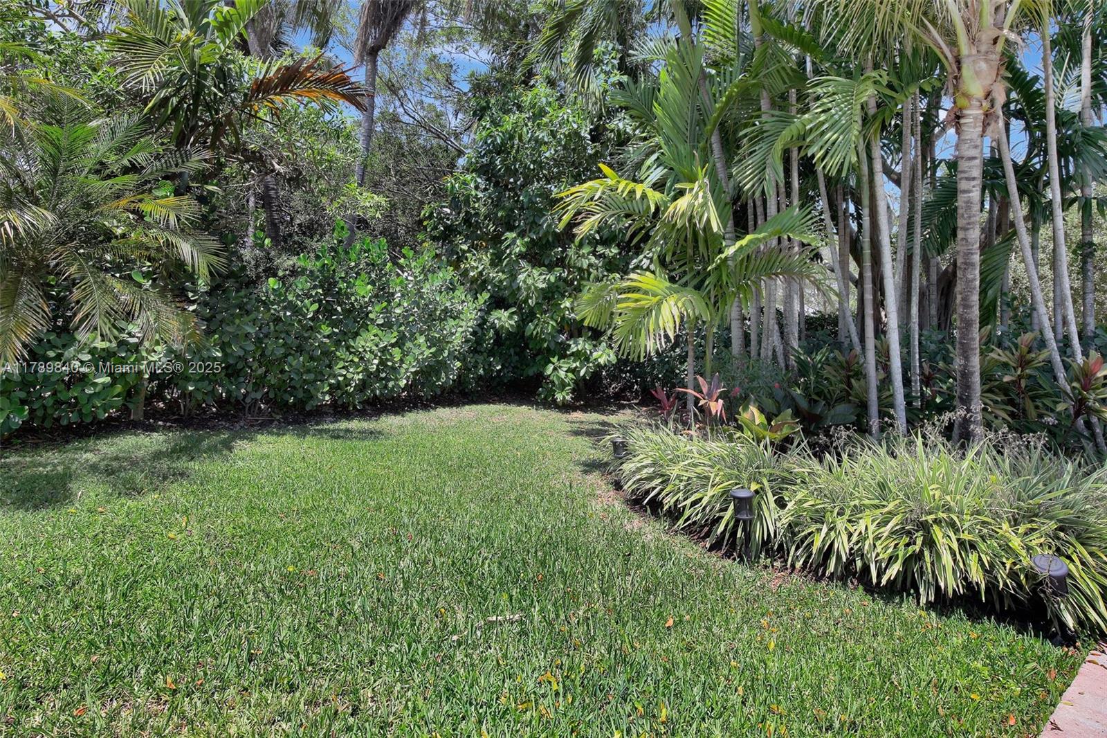 3082 Lakewood Cir