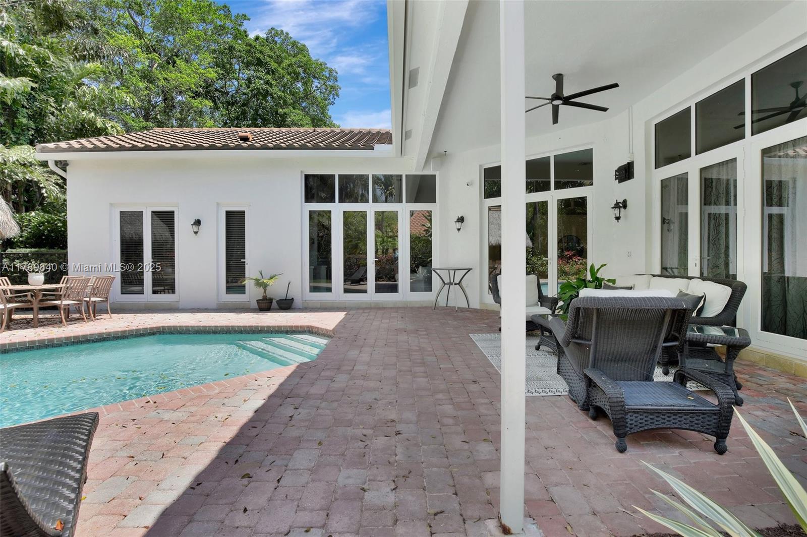 3082 Lakewood Cir