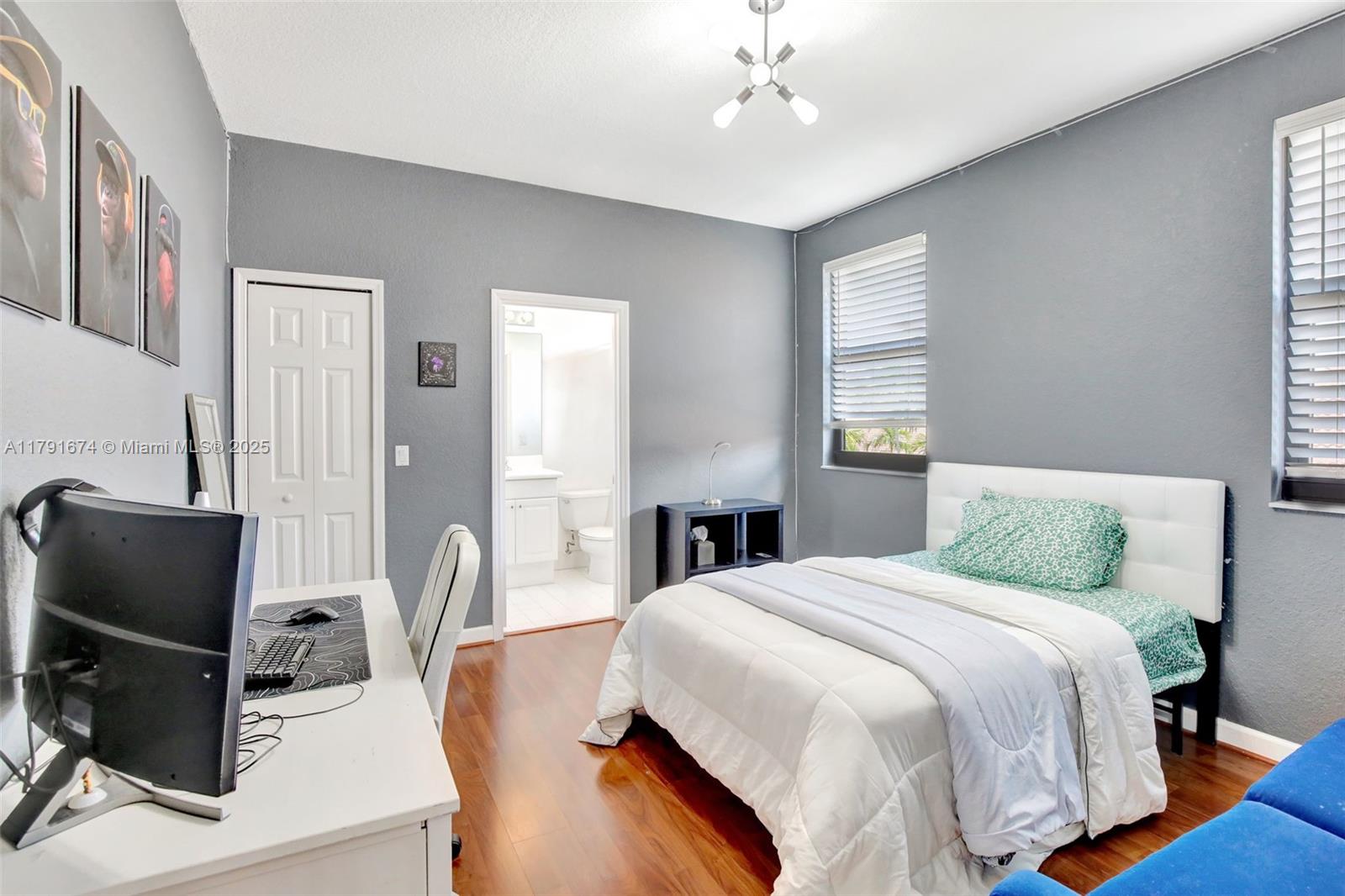 3260 SW 189th Ave