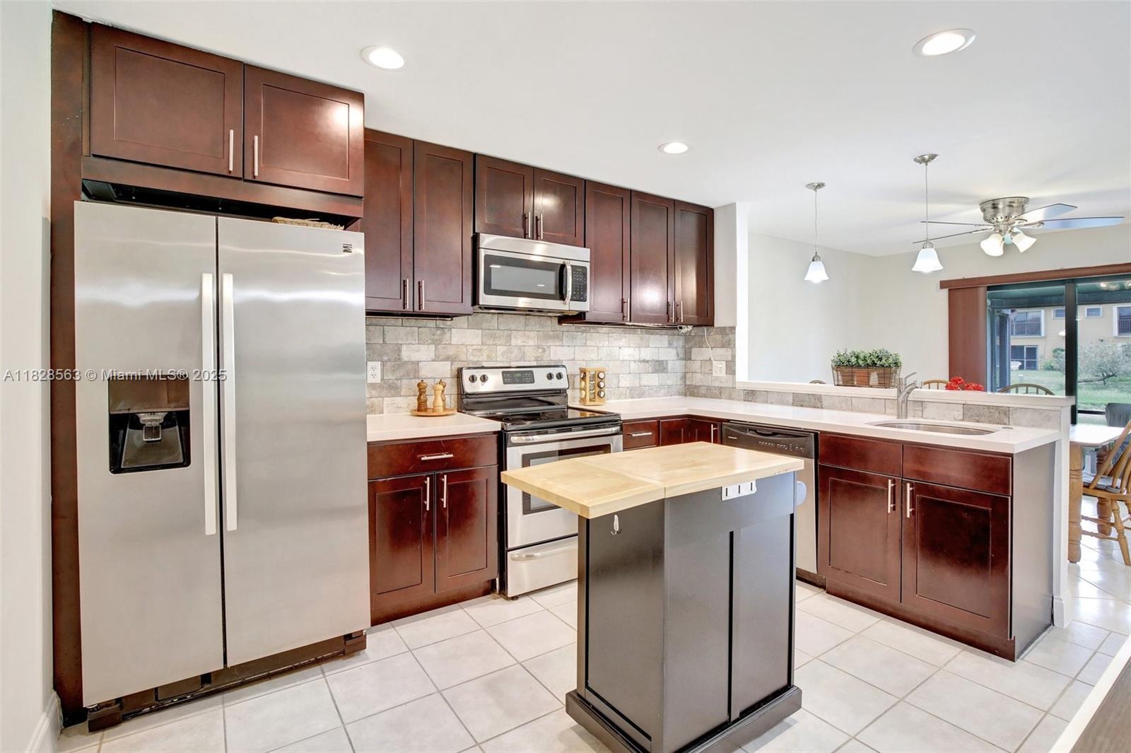 9081 NW 45th St