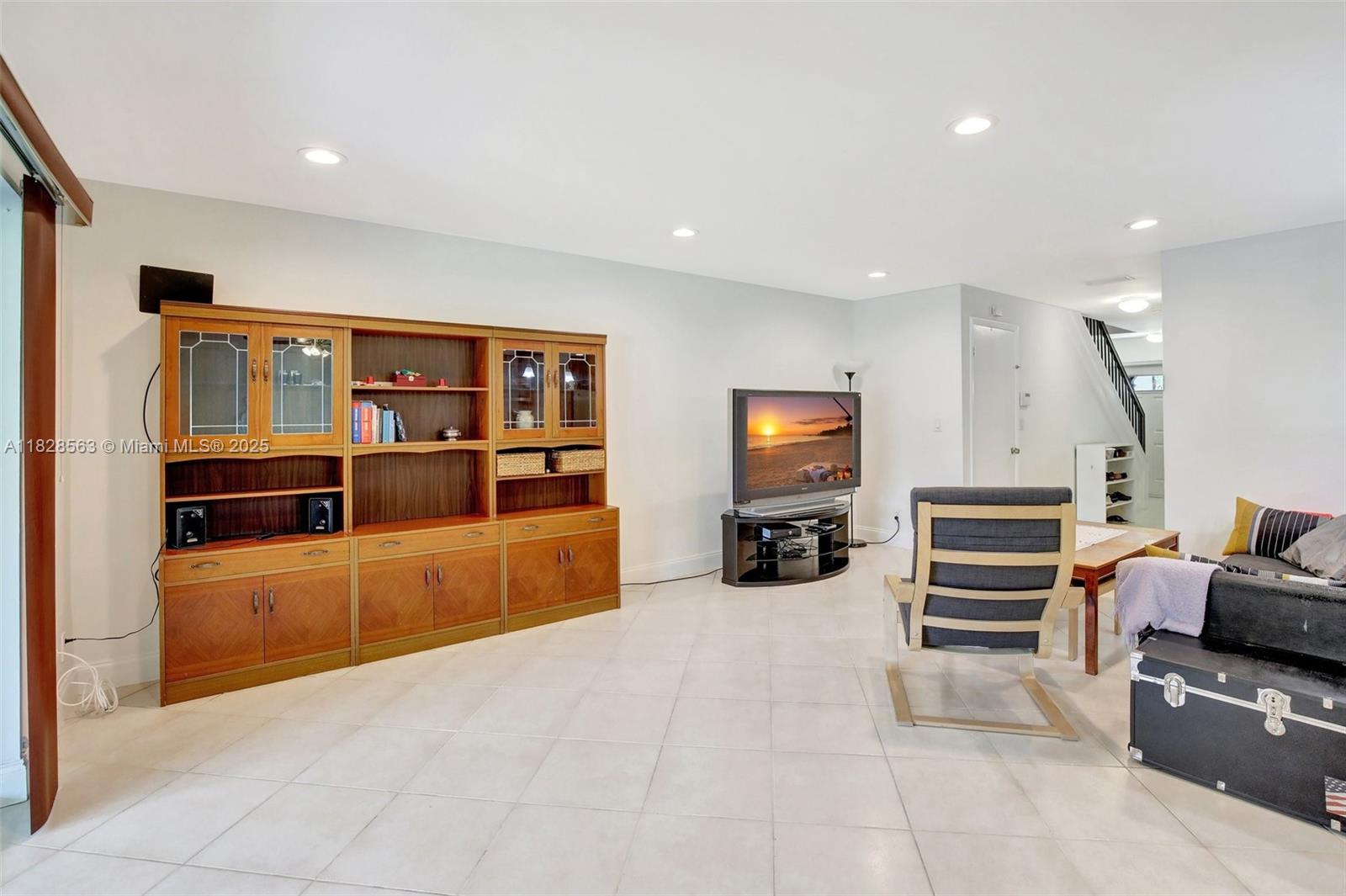 9081 NW 45th St