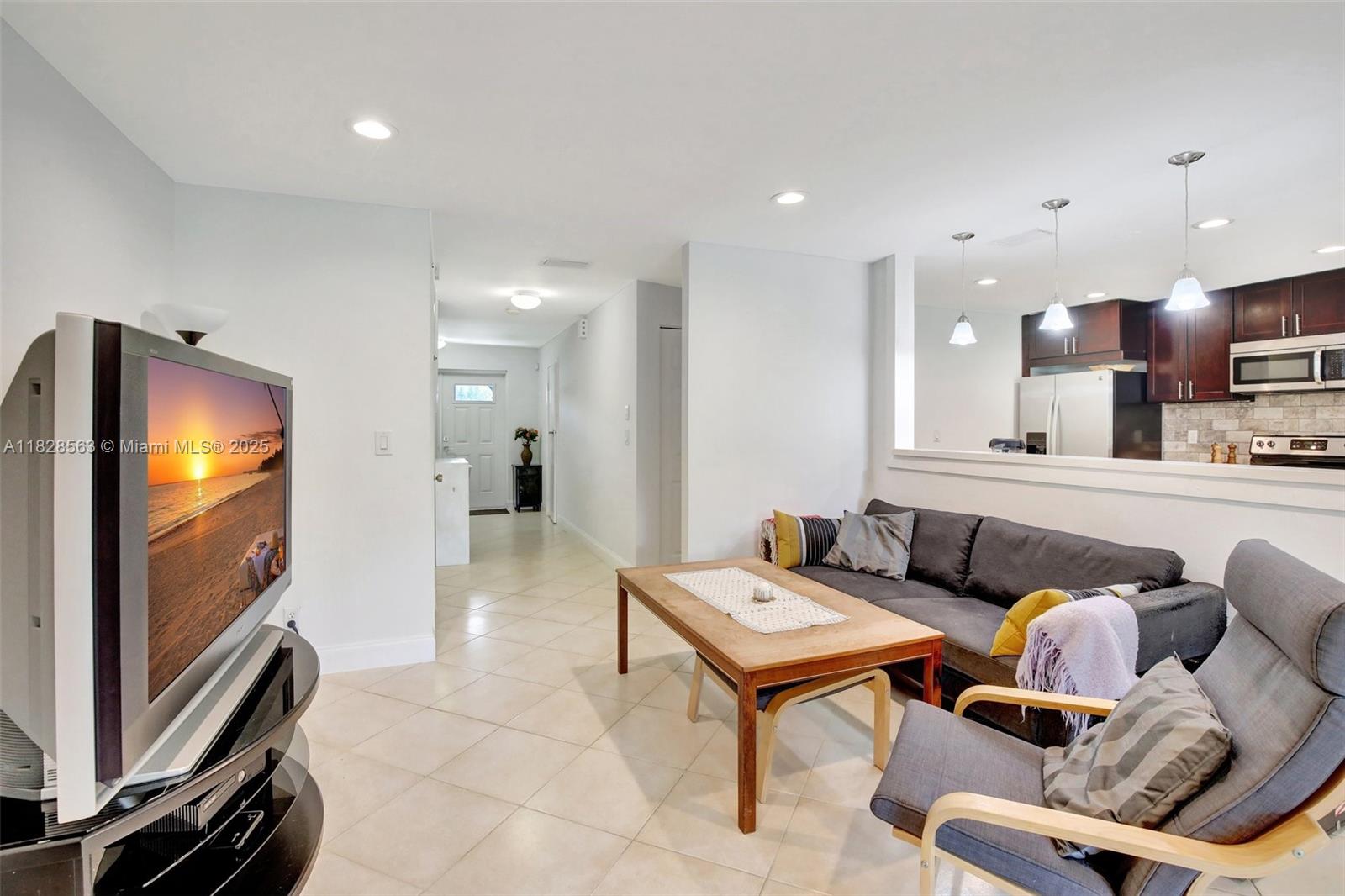 9081 NW 45th St