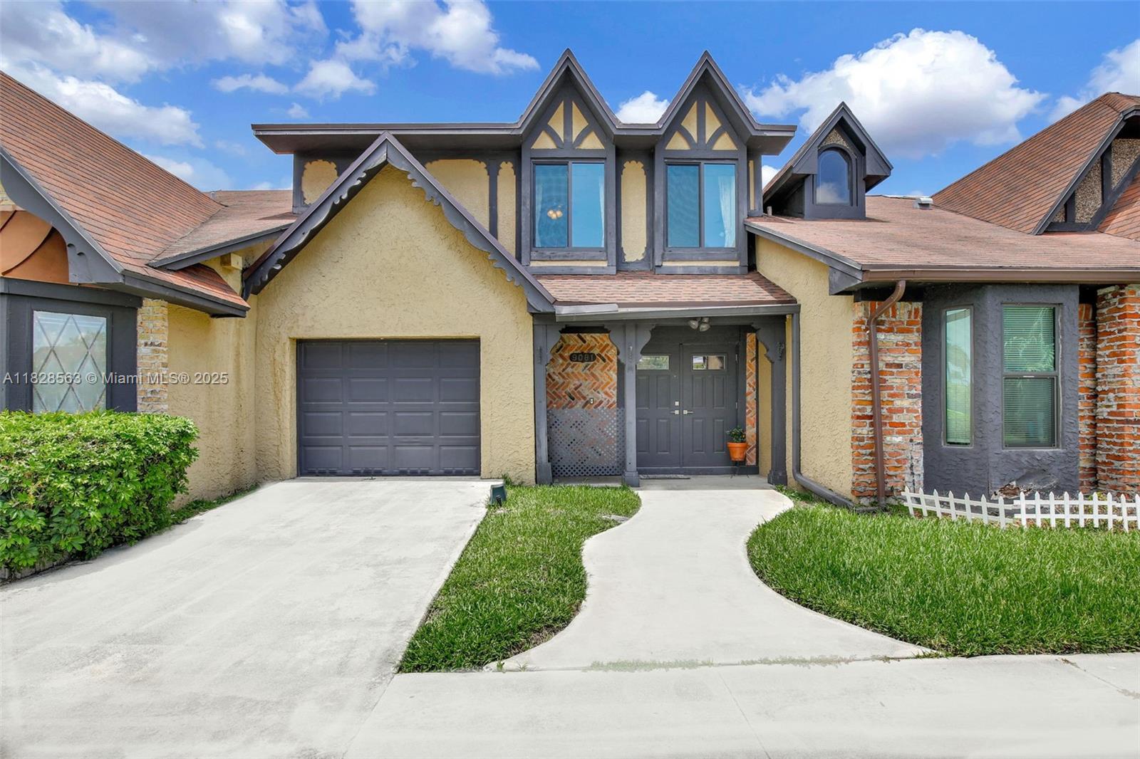 9081 NW 45th St