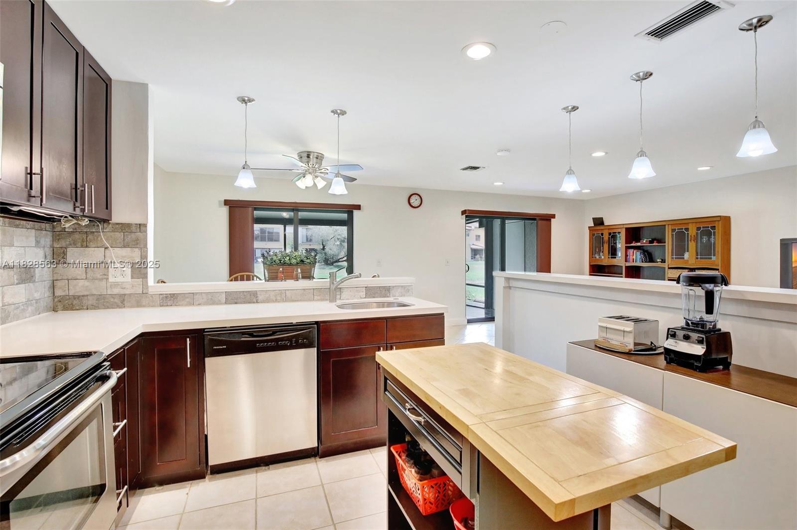 9081 NW 45th St