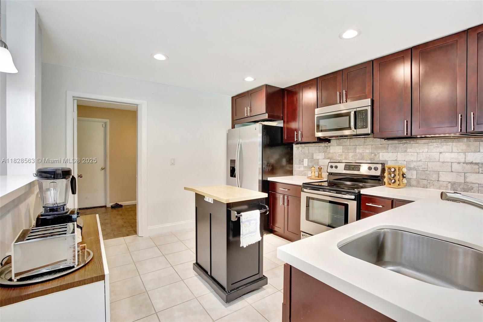 9081 NW 45th St