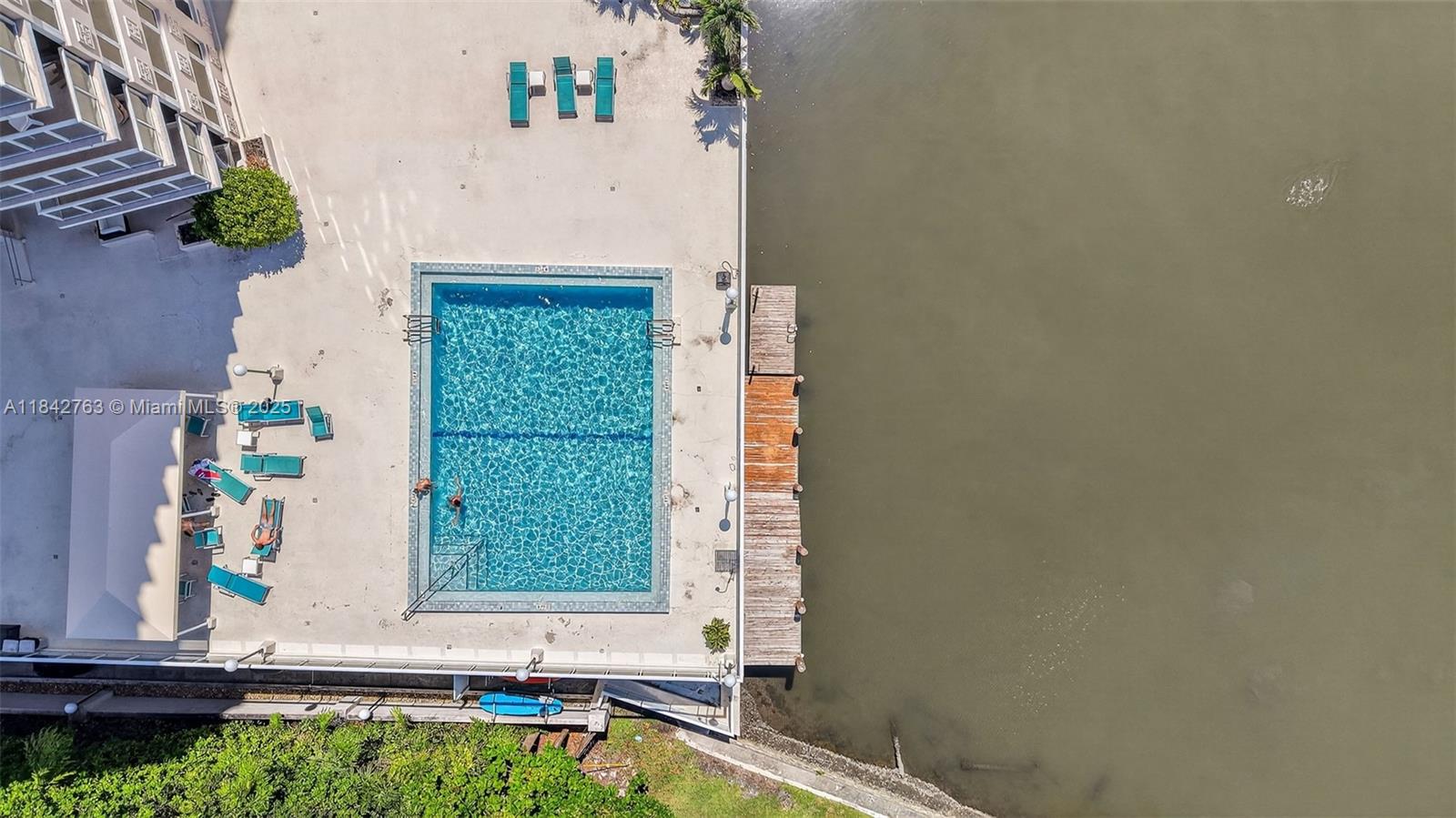 3000 Holiday Dr # 1102