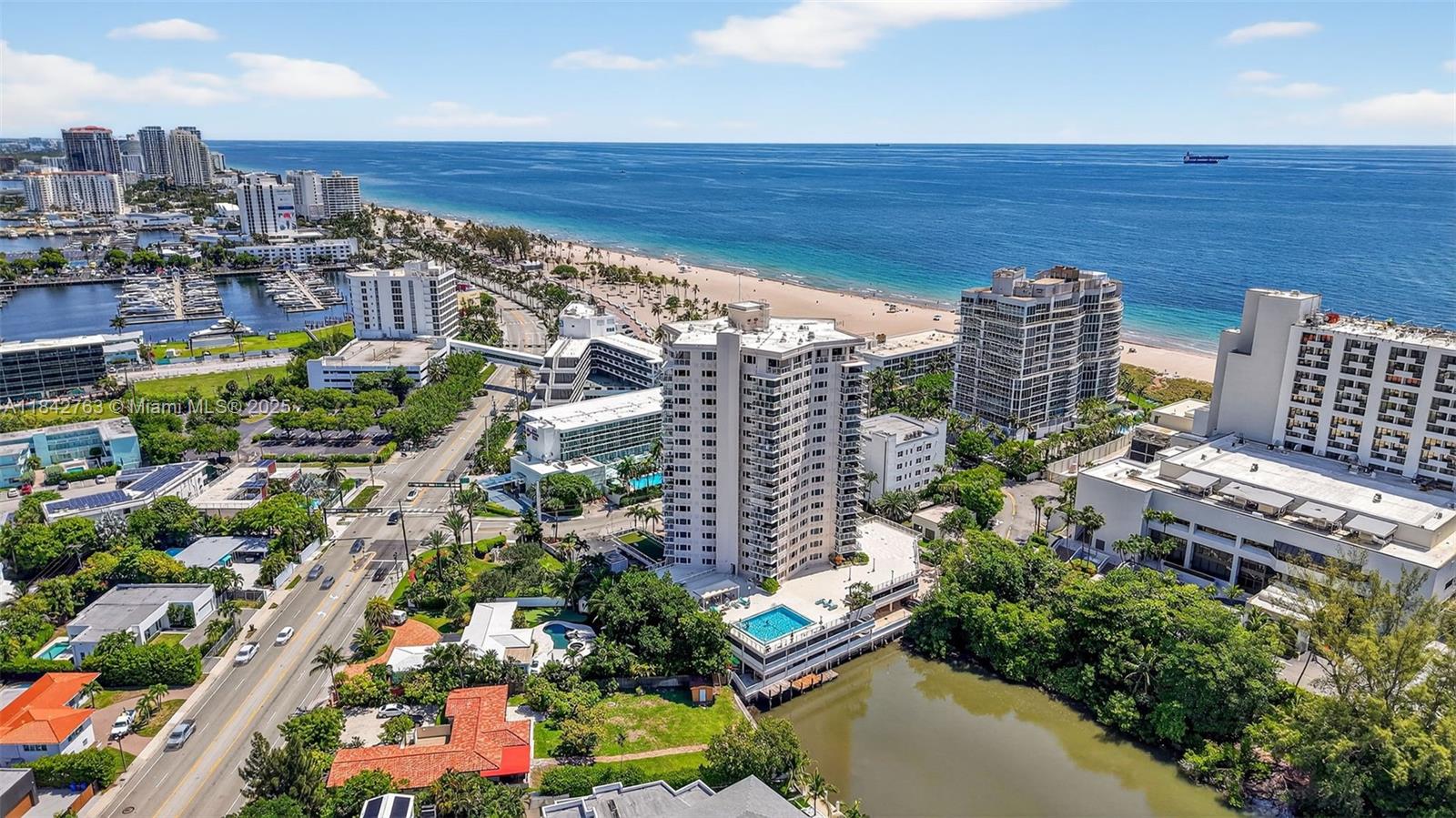 3000 Holiday Dr # 1102