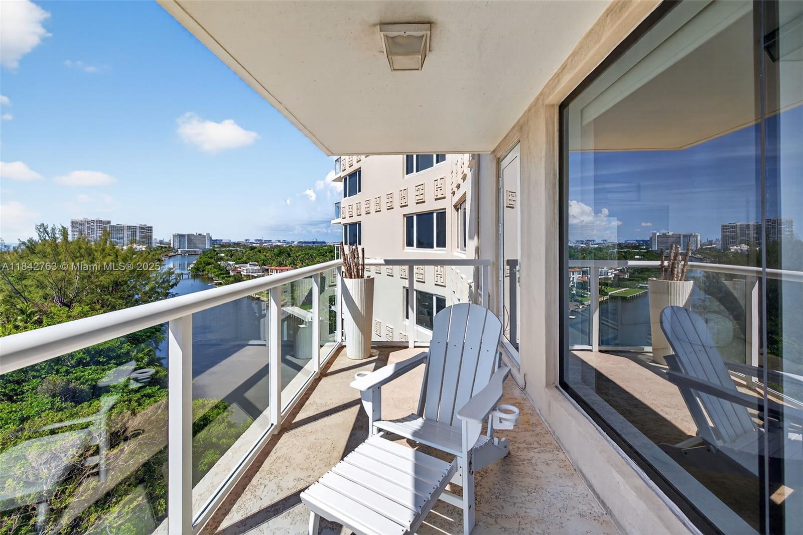 3000 Holiday Dr # 1102