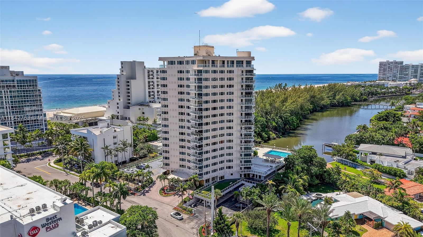 3000 Holiday Dr # 1102
