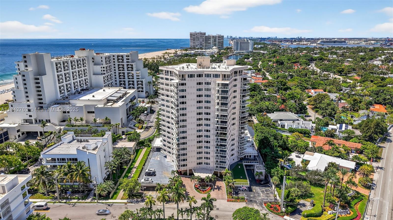 3000 Holiday Dr # 1102