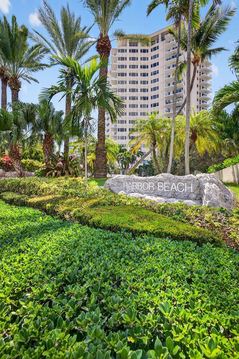 3000 Holiday Dr # 1102