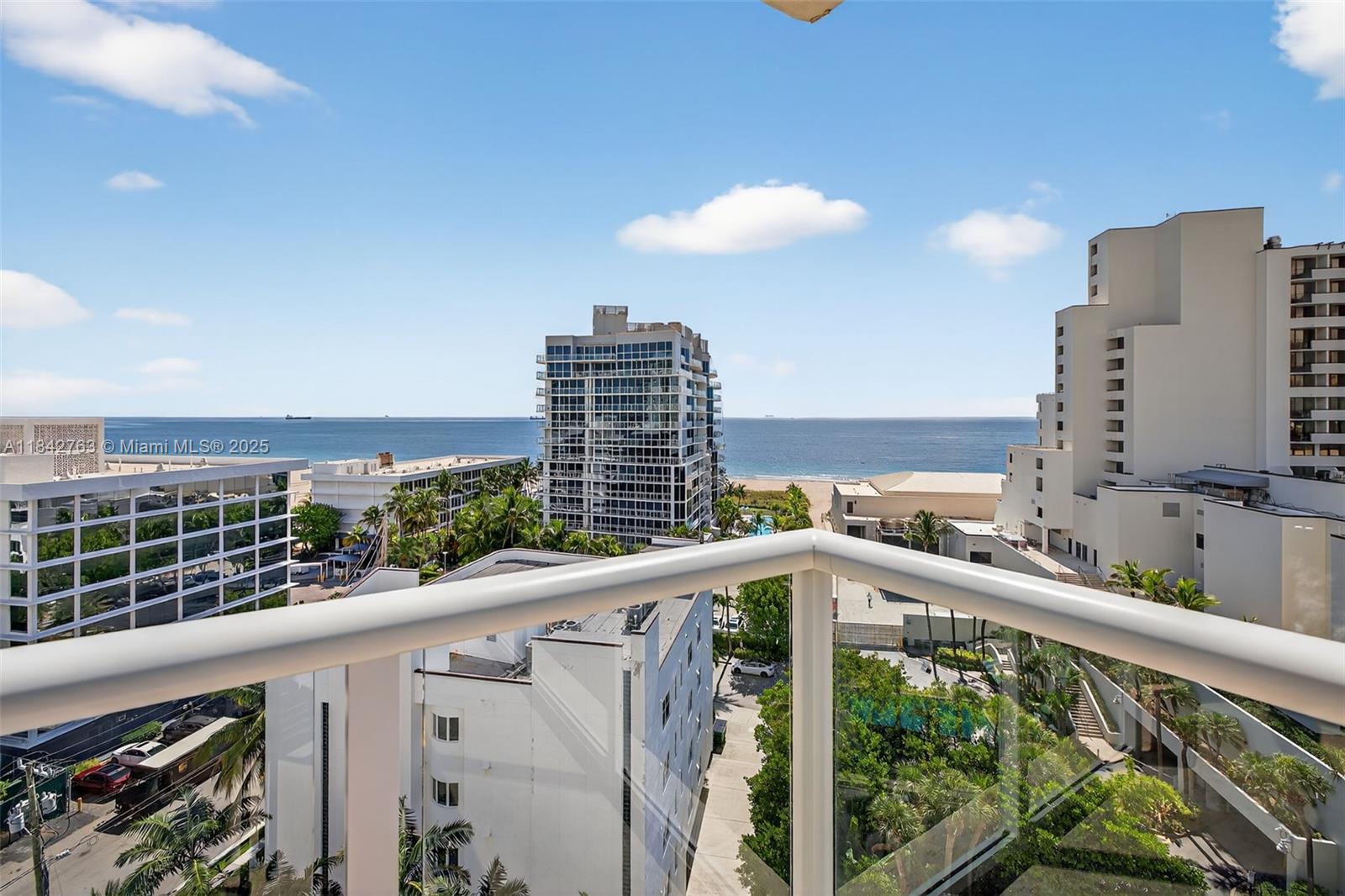 3000 Holiday Dr # 1102