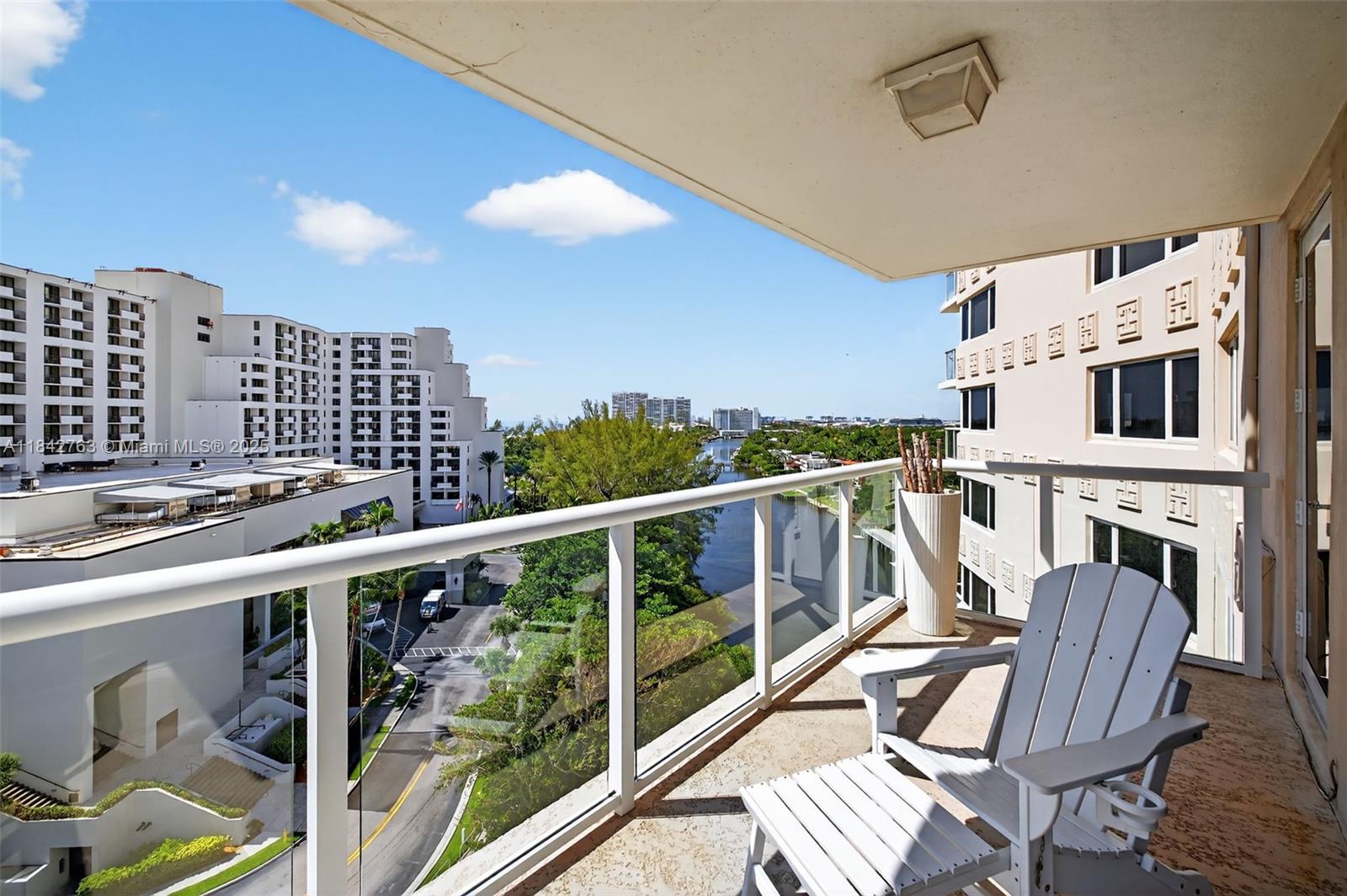 3000 Holiday Dr # 1102