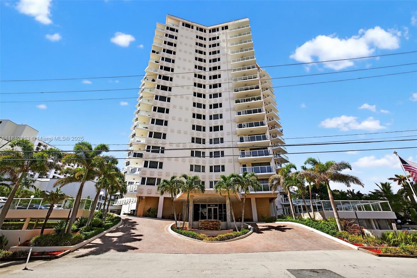 3000 Holiday Dr # 1102