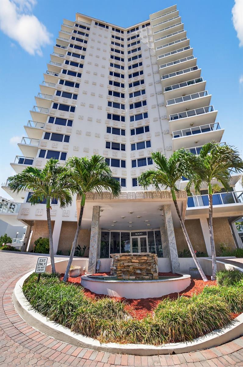 3000 Holiday Dr # 1102