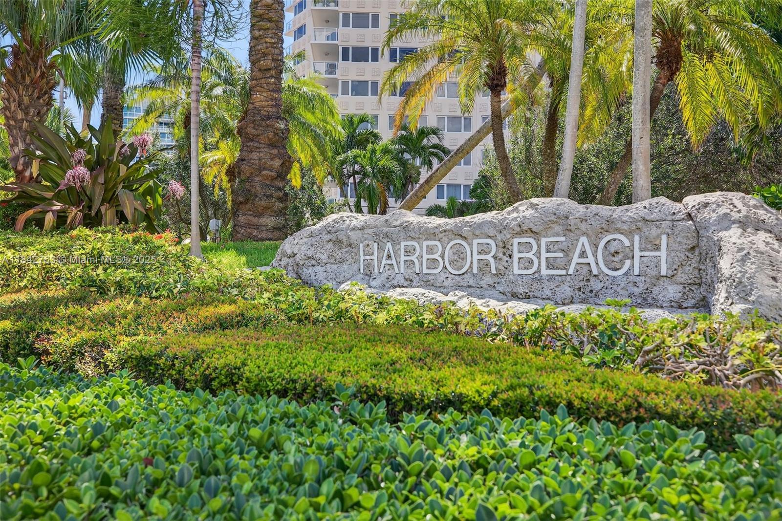 3000 Holiday Dr # 1102