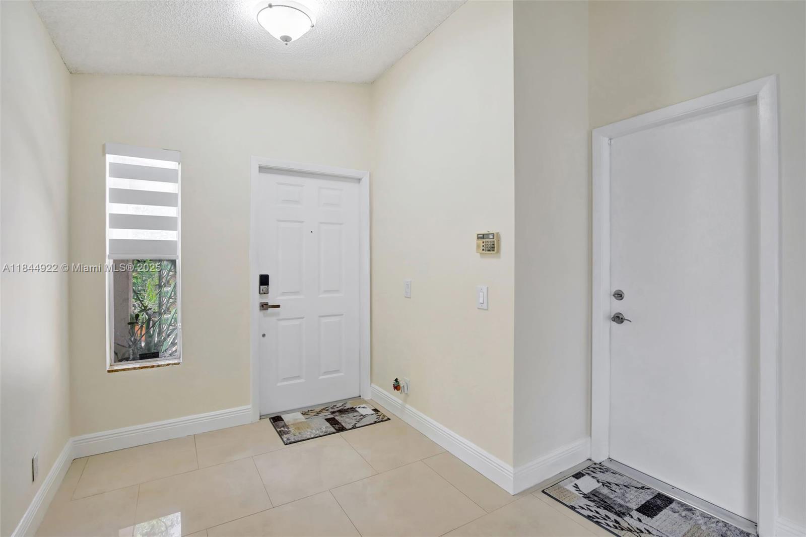 1525 Estancia Cir