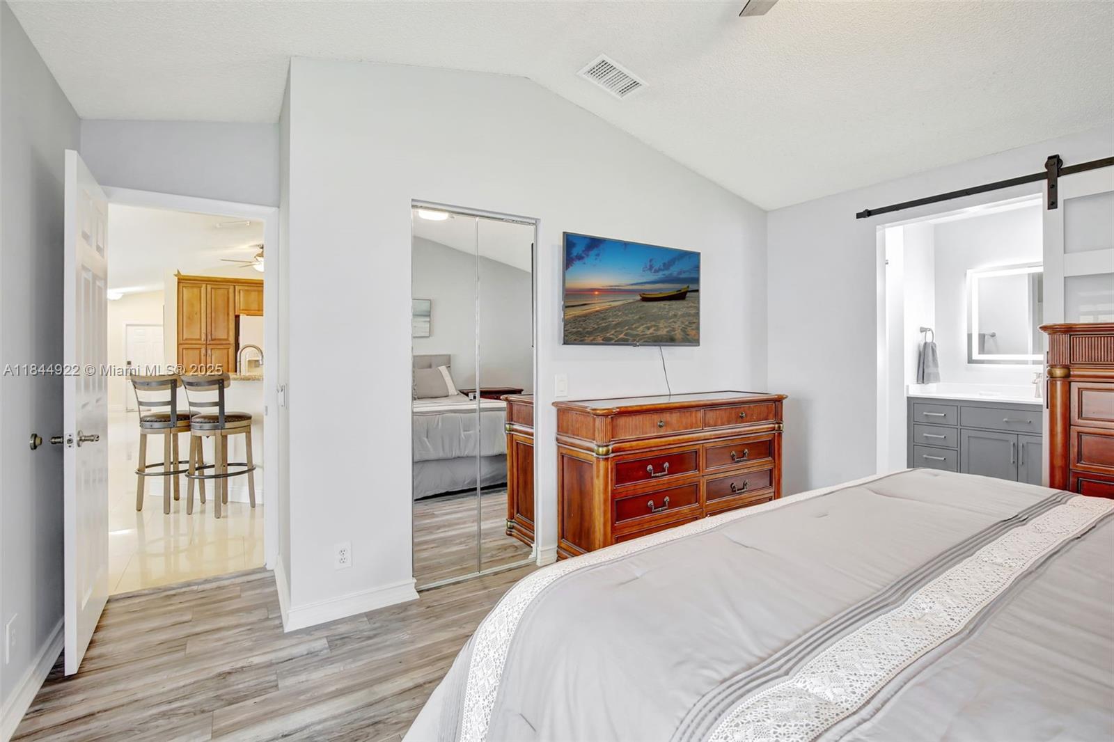 1525 Estancia Cir