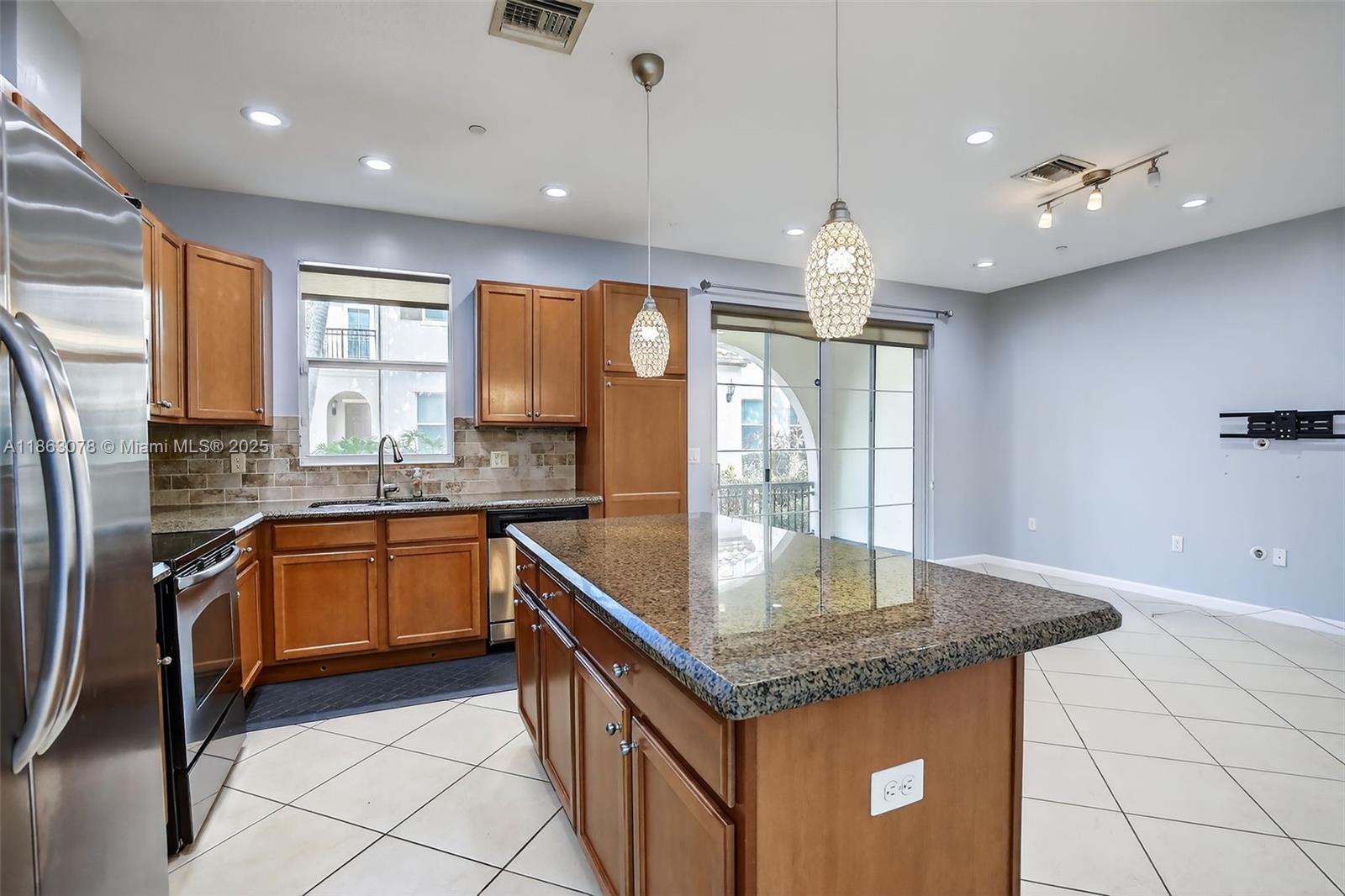 2938 St Thomas Dr