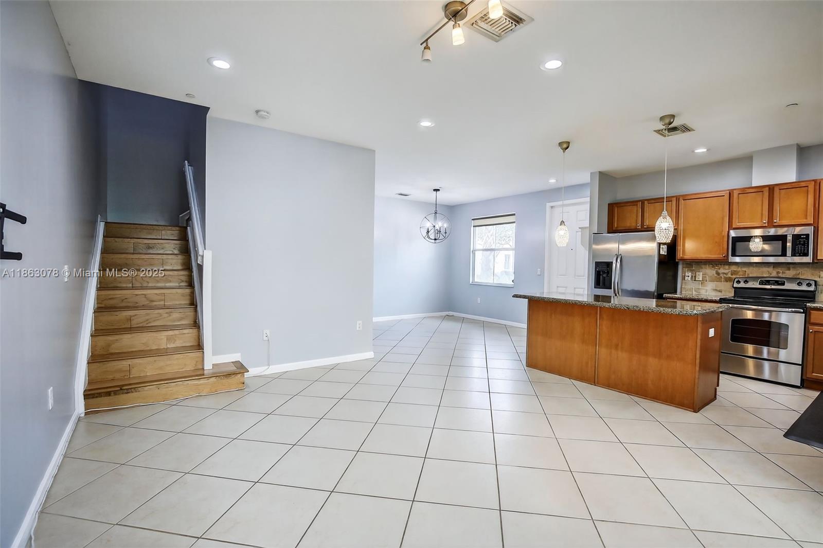 2938 St Thomas Dr