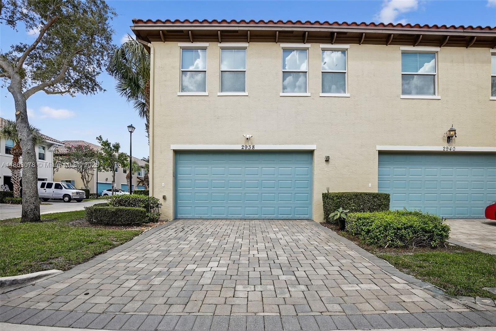 2938 St Thomas Dr