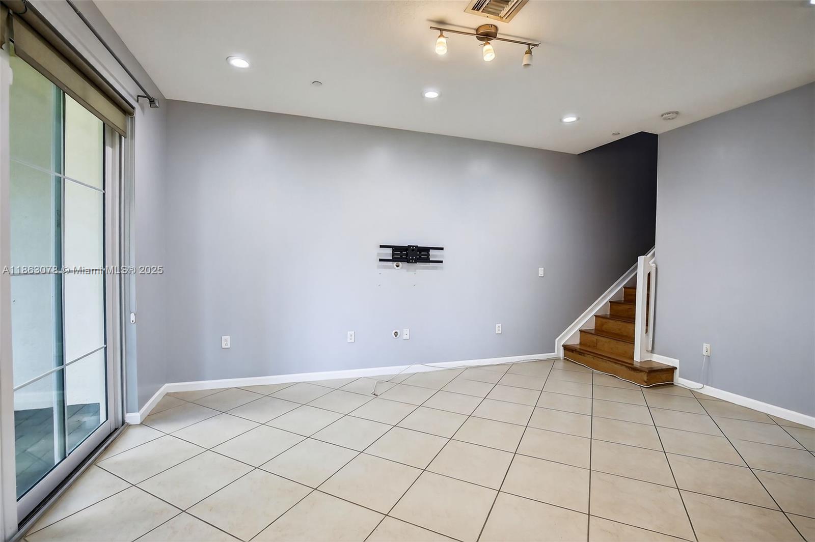 2938 St Thomas Dr