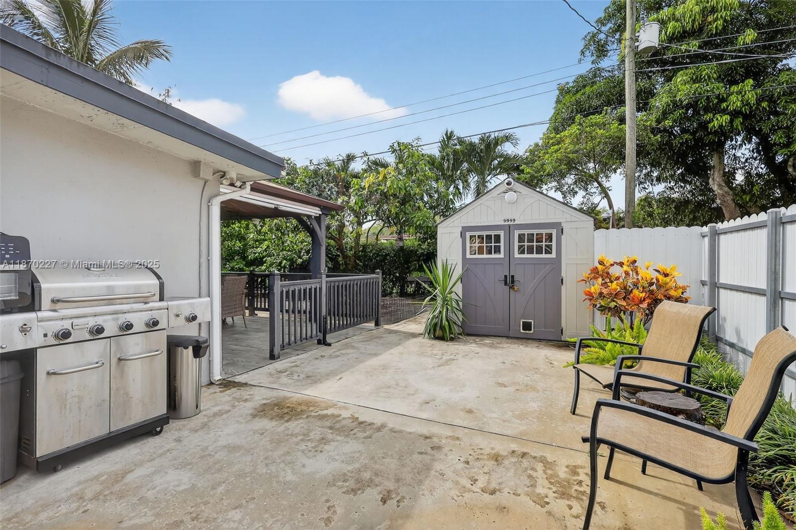 8210 NW 10th St