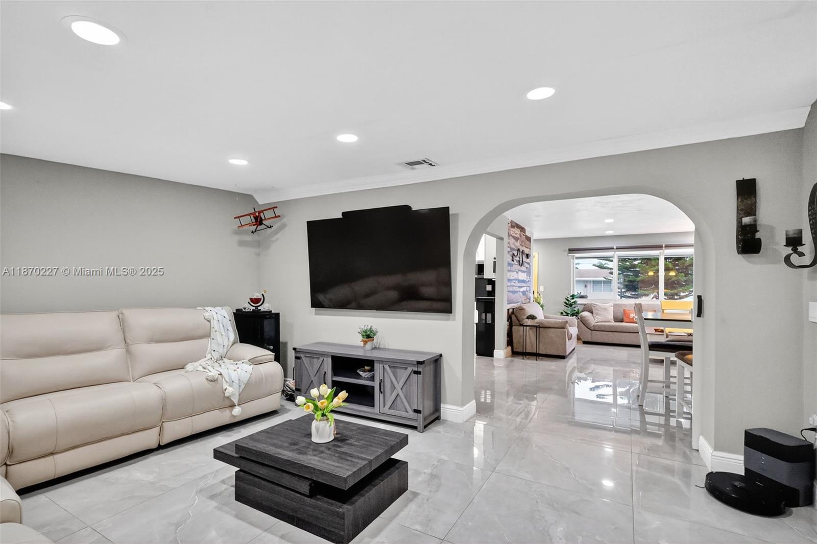 8210 NW 10th St