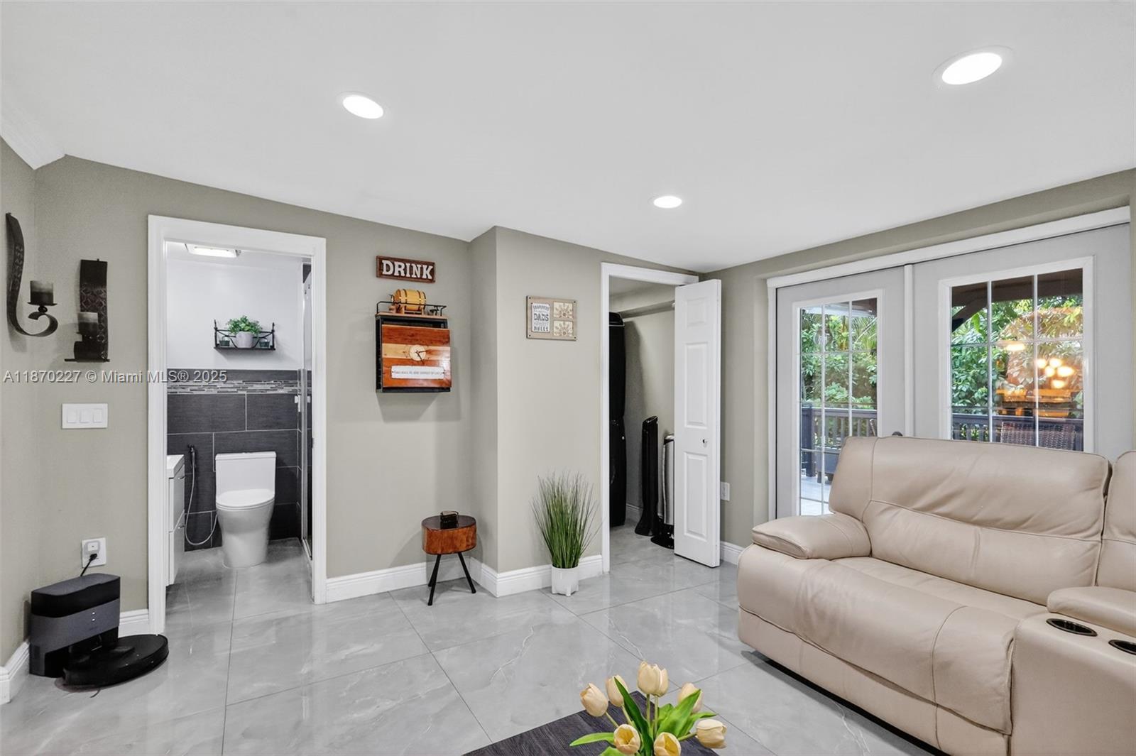 8210 NW 10th St