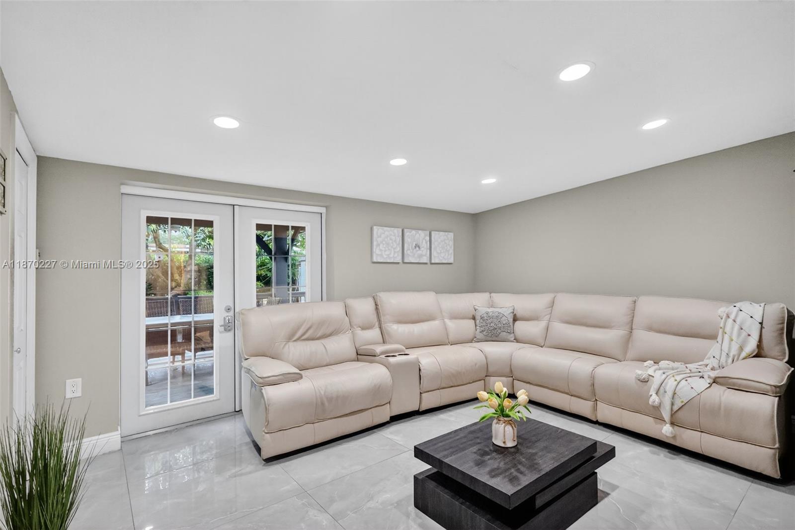 8210 NW 10th St