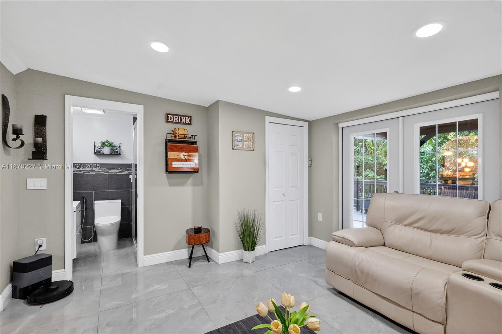 8210 NW 10th St