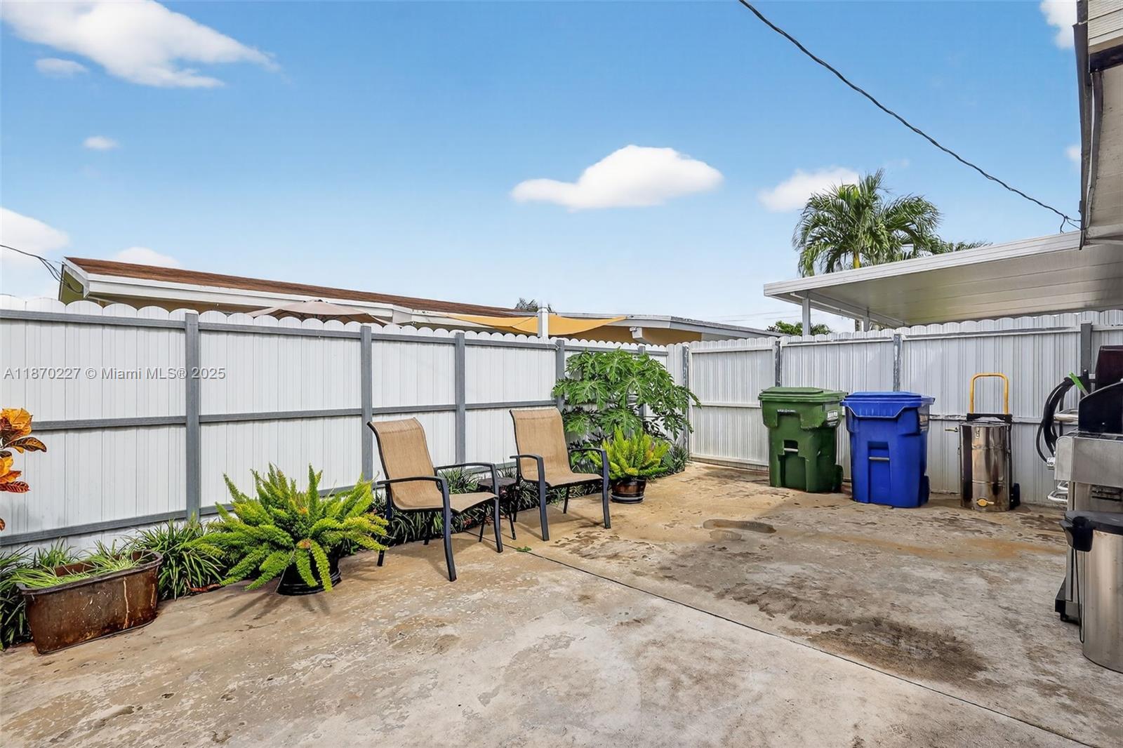 8210 NW 10th St